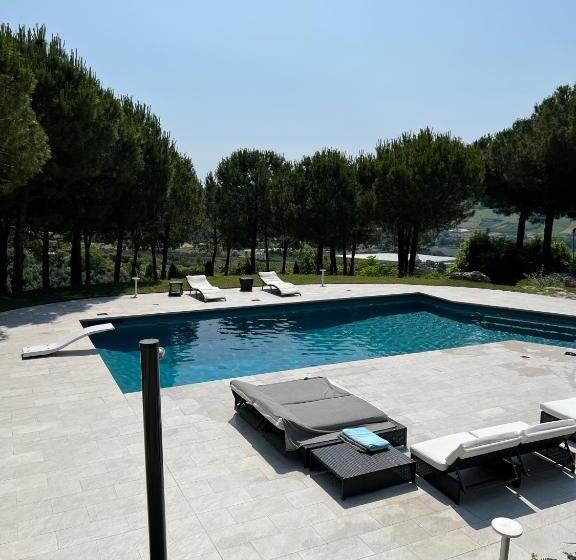 اتاق لوکس سه تخته, Greenvalley Bnb