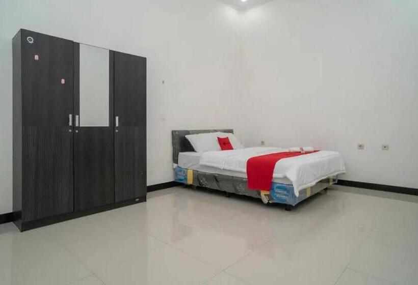 اتاق لوکس خانوادگی, Reddoorz Syariah Near Syamsudin Noor Airport 4