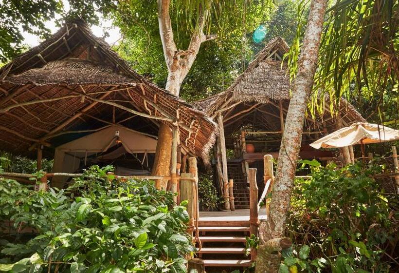 سوئیت جونیور با چشم‌انداز باغ, Fundu Lagoon