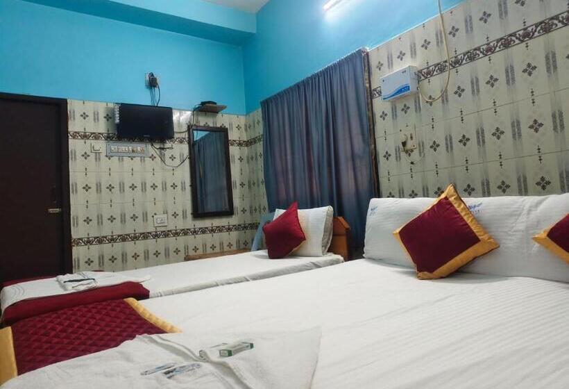 اتاق استاندارد سه نفره, Sri Kanya Residency