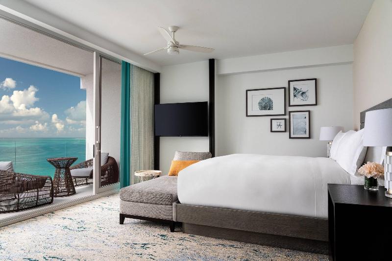 اتاق لوکس با چشم‌انداز دریا, The Ritz Carlton, Turks & Caicos
