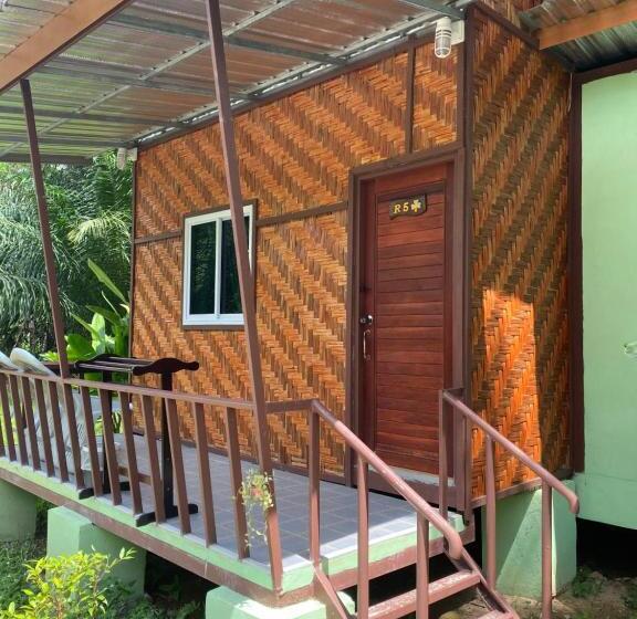 اتاق استاندارد با بالکن, Khaosok Bamboo Huts Resort
