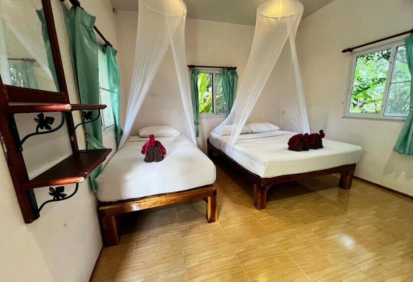 اتاق لوکس سه تخته, Khaosok Bamboo Huts Resort