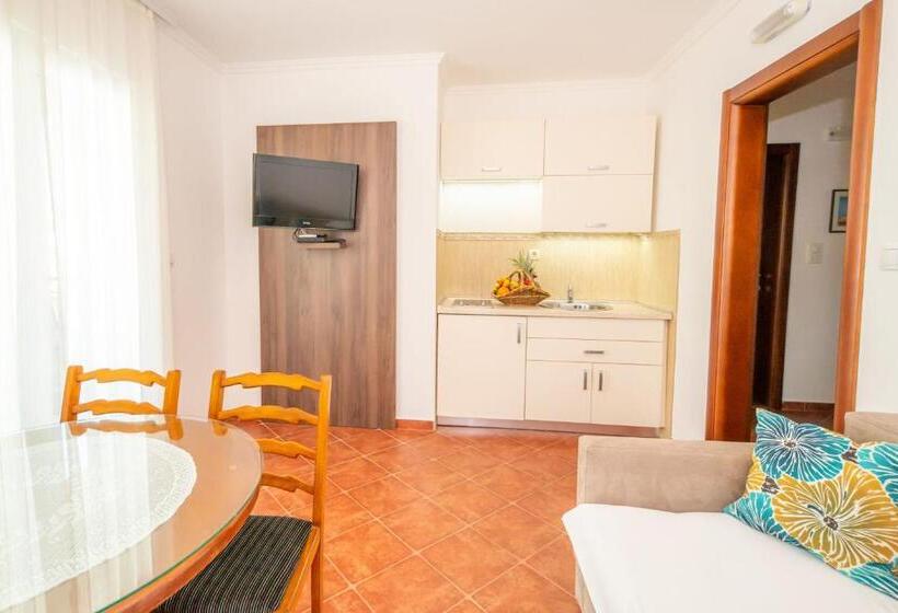 آپارتمان 1 خوابه با چشم‌انداز جانبی دریا, Guest House Medin