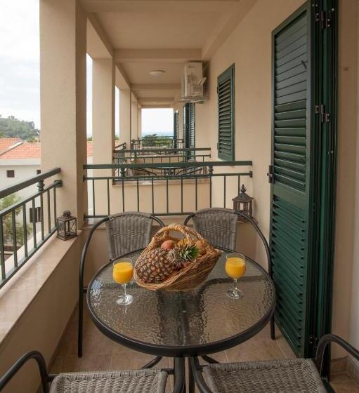 آپارتمان 1 خوابه با چشم‌انداز جانبی دریا, Guest House Medin