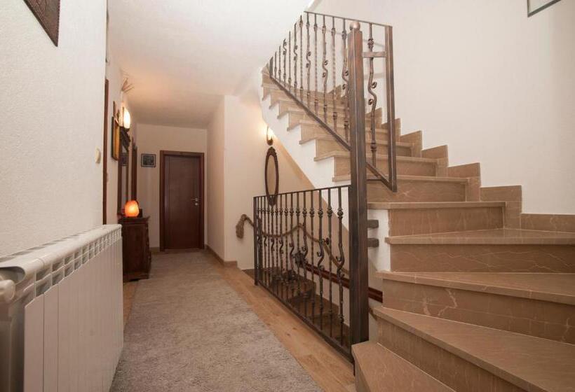 اتاق استاندارد سه تخته با بالکن, Guest House Medin