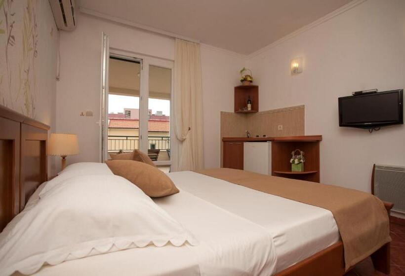 استودیوی استاندارد با چشم‌انداز دریا, Guest House Medin