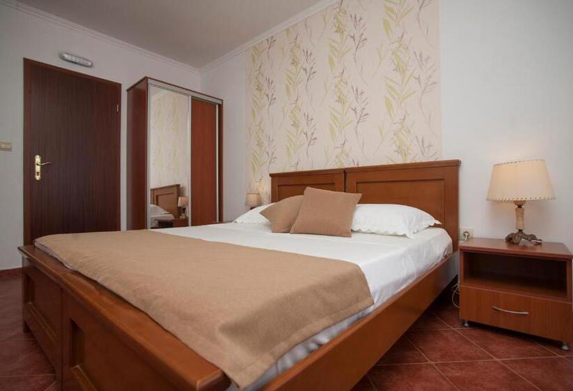 استودیوی استاندارد با چشم‌انداز دریا, Guest House Medin