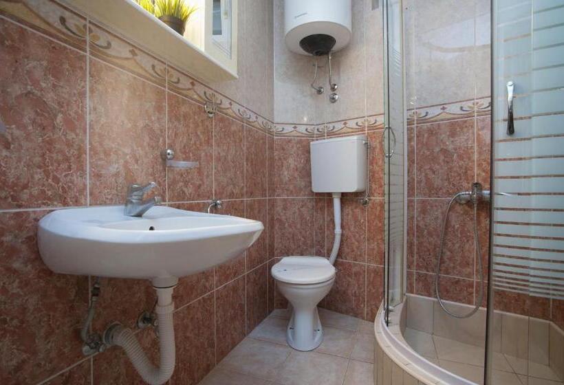 آپارتمان 1 خوابه با چشم‌انداز باغ, Guest House Medin