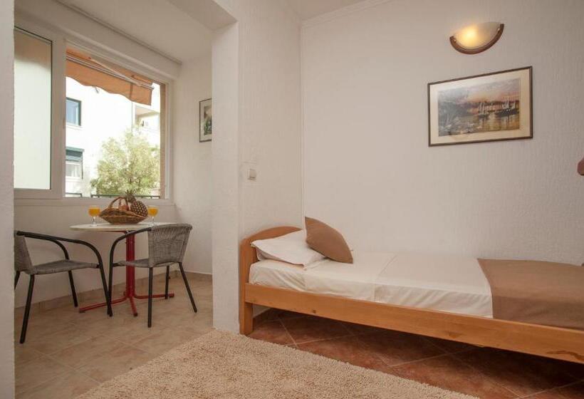 آپارتمان 1 خوابه با چشم‌انداز باغ, Guest House Medin
