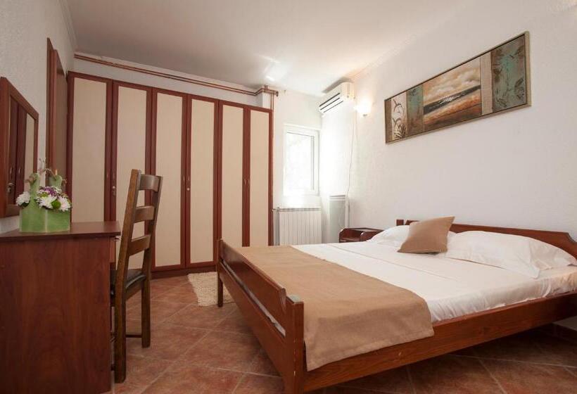 آپارتمان 1 خوابه با چشم‌انداز باغ, Guest House Medin