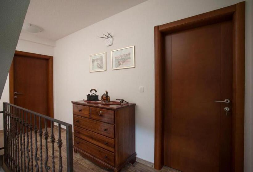 Deluxe Suite Sea View, Guest House Medin