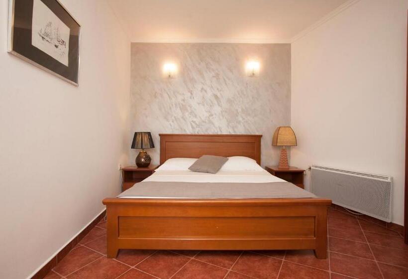 آپارتمان 1 خوابه با چشم‌انداز جانبی دریا, Guest House Medin