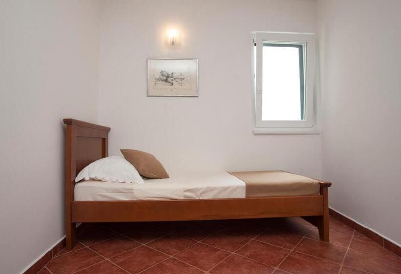 آپارتمان 1 خوابه با چشم‌انداز جانبی دریا, Guest House Medin