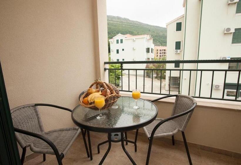 آپارتمان 1 خوابه با چشم‌انداز جانبی دریا, Guest House Medin