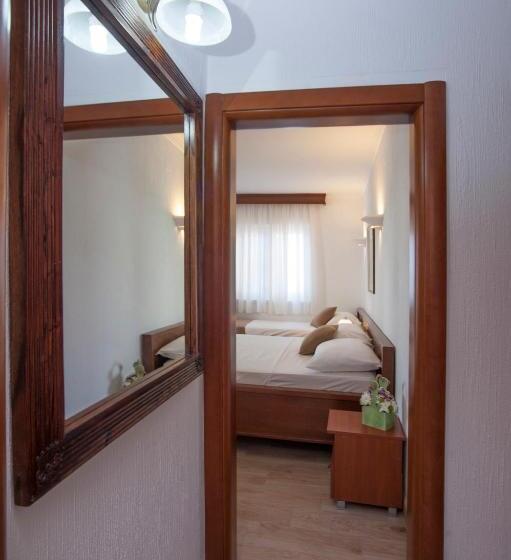 اتاق استاندارد سه تخته با بالکن, Guest House Medin