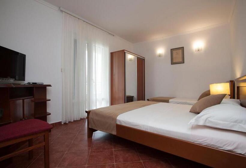 استودیو استاندارد با چشم‌انداز دریا, Guest House Medin