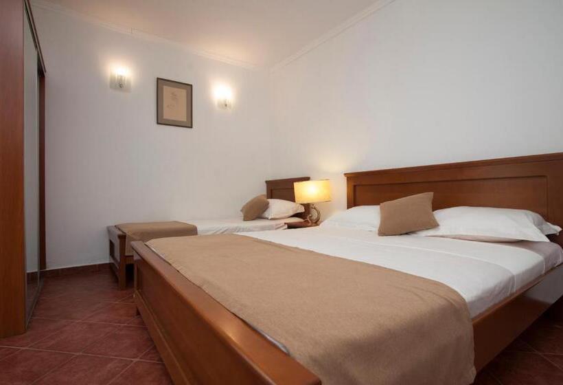 استودیو استاندارد با چشم‌انداز دریا, Guest House Medin