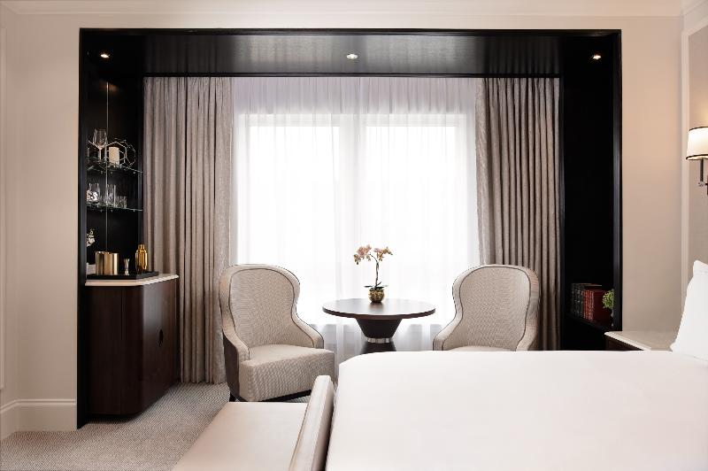 اتاق استاندارد با تخت بزرگ, Fairmont Windsor Park