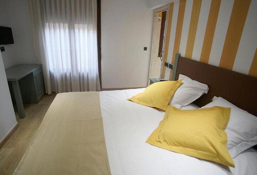 اتاق استاندارد با بالکن, Boutique Hotel Castilla