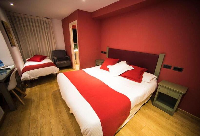 اتاق استاندارد سه تخته با بالکن, Boutique Hotel Castilla