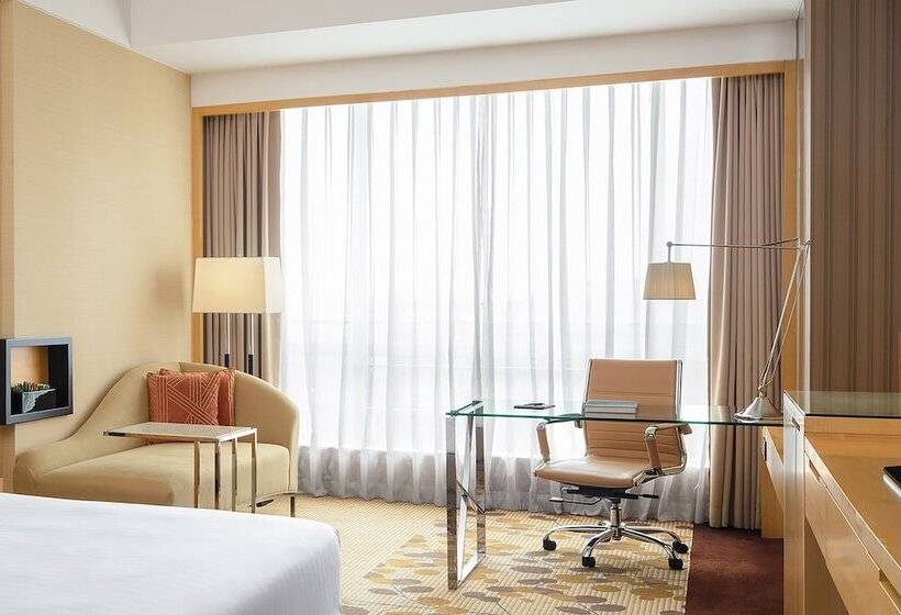 Executive Room, Courtyard By Marriott Shanghai Central