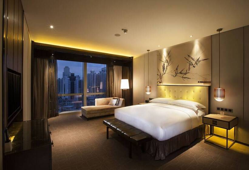 Deluxe Suite King Bed, Hilton Shenzhen Futian