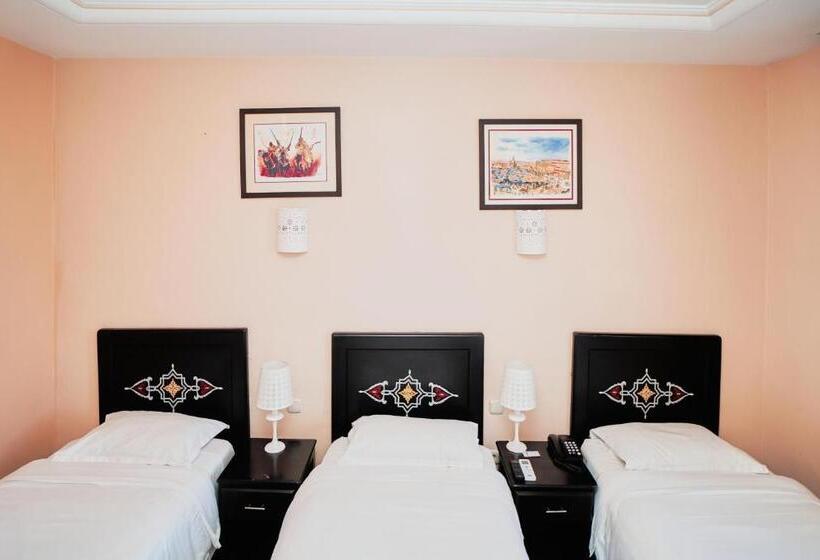 اتاق استاندارد سه نفره, Hôtel Texuda