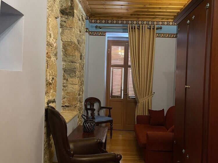 Deluxe Room, Kyveli Suites