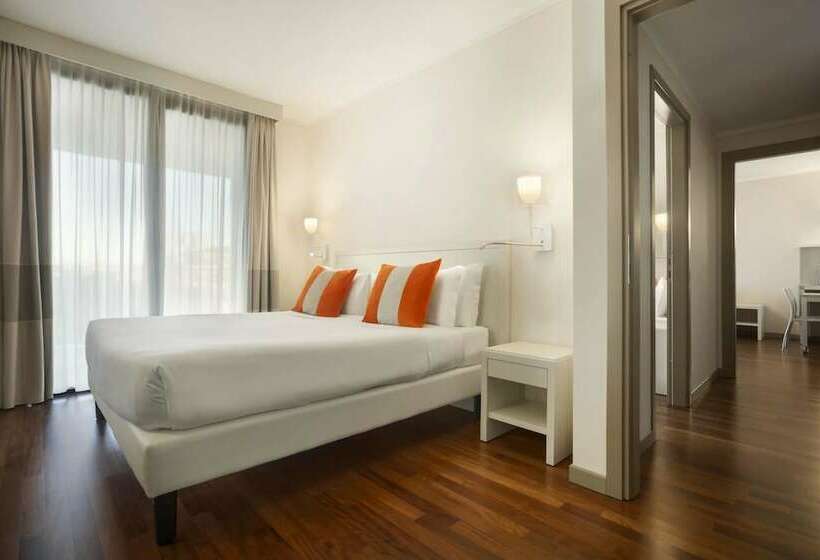 1 Sovrums Premium Lägenhet, Ramada Plaza by Wyndham Milano
