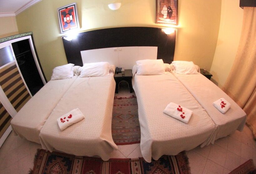 اتاق استاندارد سه نفره, Saghro