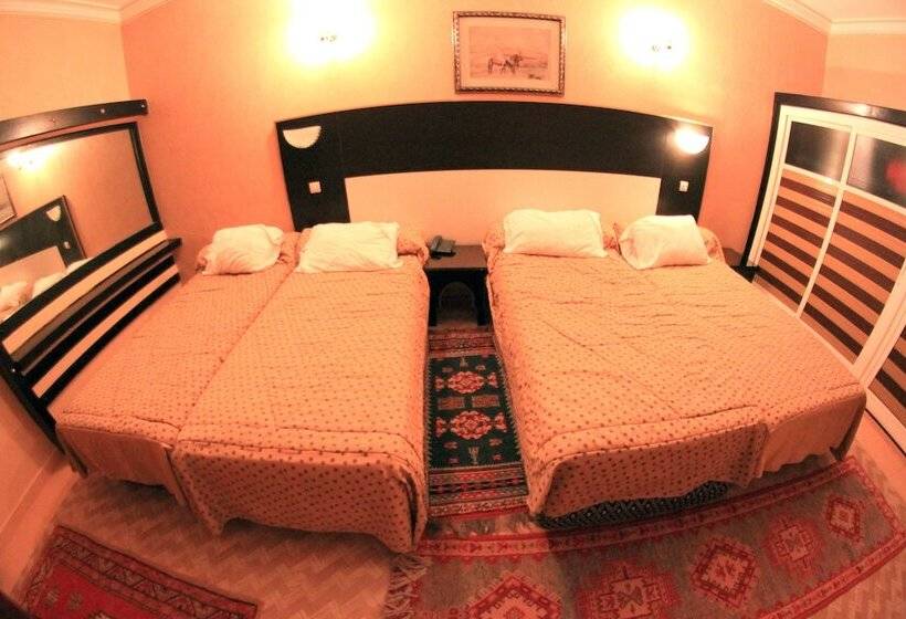 اتاق استاندارد سه نفره, Saghro