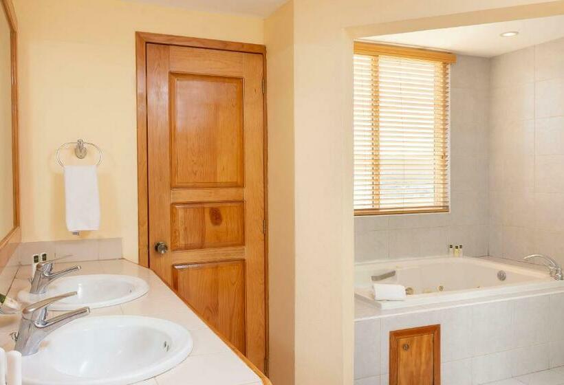 3 Bedroom Suite, Santa Fe Loreto by Villa Group