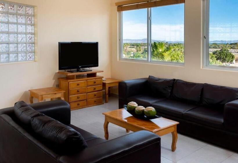 3 Bedroom Suite, Santa Fe Loreto by Villa Group