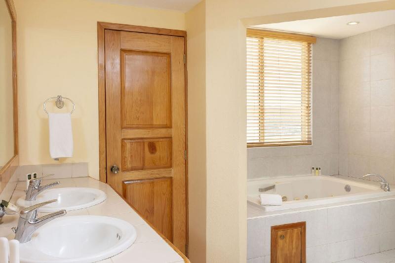 3 Bedroom Suite, Santa Fe Loreto by Villa Group