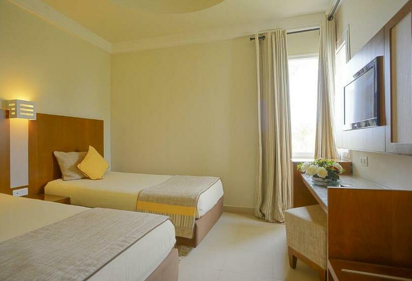 Standard Triple Room, Vincci Helios Beach