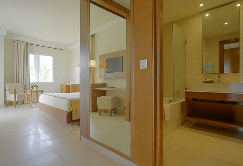 Standard Triple Room, Vincci Helios Beach