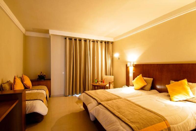 家庭间, Vincci Helios Beach