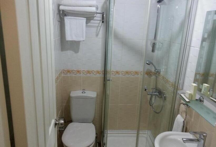 Standard Triple Room, May Hotel Istanbul