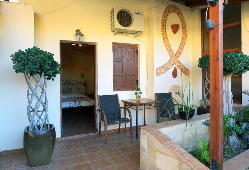 استودیوی استاندارد, Paris Hotel