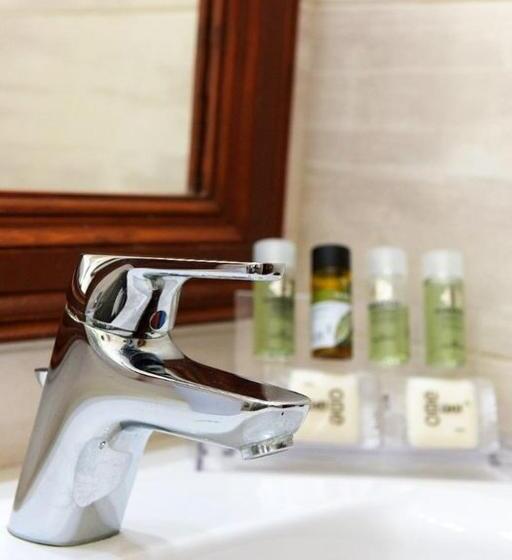 استودیوی استاندارد, Paris Hotel