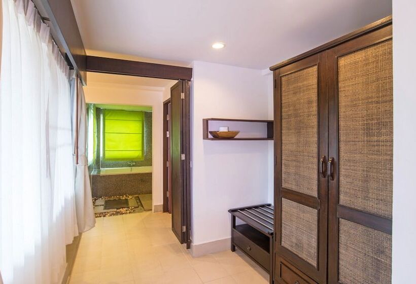 اتاق لوکس با چشم‌انداز استخر, Aonang All Seasons Beach Resort