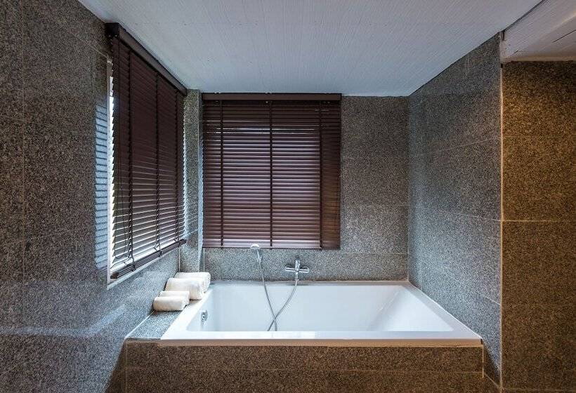 اتاق لوکس با چشم‌انداز استخر, Aonang All Seasons Beach Resort