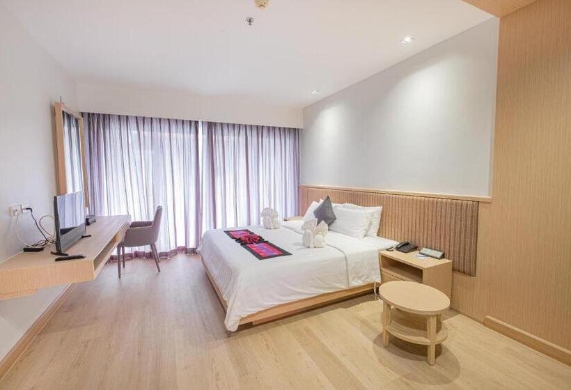اتاق استاندارد با چشم‌انداز استخر, D Varee Mai Khao Beach Resort, Thailand