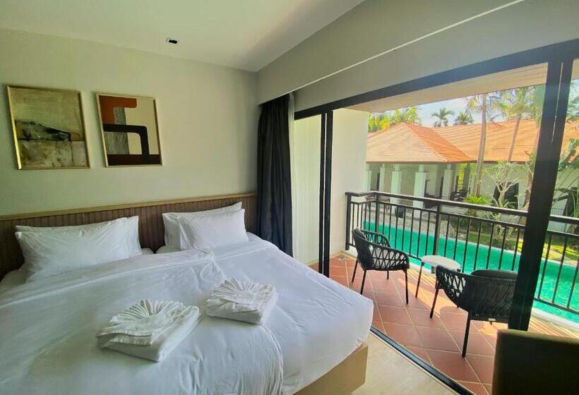 اتاق استاندارد با چشم‌انداز استخر, D Varee Mai Khao Beach Resort, Thailand