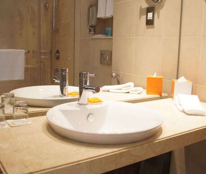 اتاق استاندارد با تخت دوبل, Centro Yas Island By Rotana