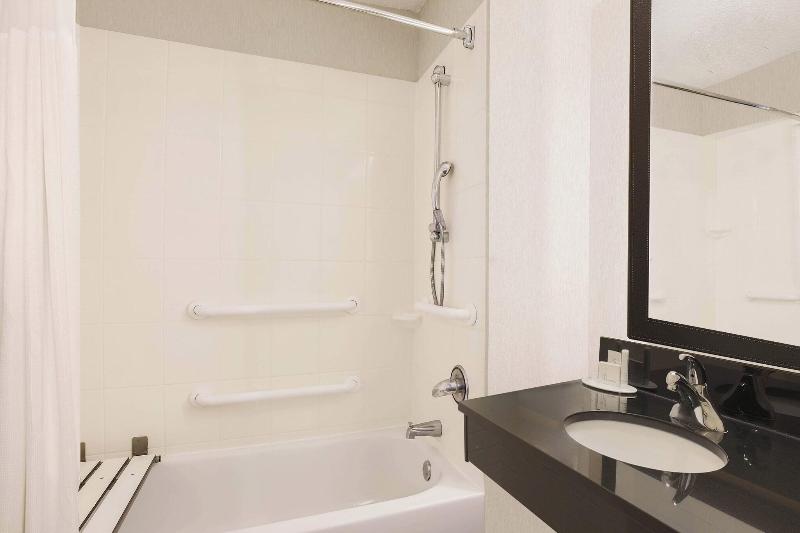 اتاق استاندارد با تخت بزرگ, Fairfield Inn & Suites Tampa Fairgrounds/casino