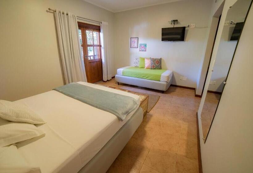 Economy Triple Room, Pousada Girassol