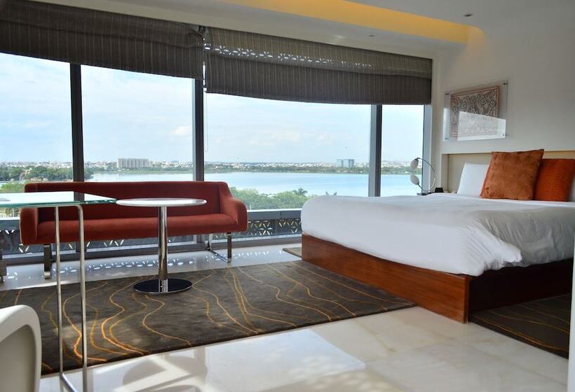 غرفة قياسية مطلّة علي البحيرة, The Park Hyderabad, Banjara Hills Near Hussain Sagar Lake