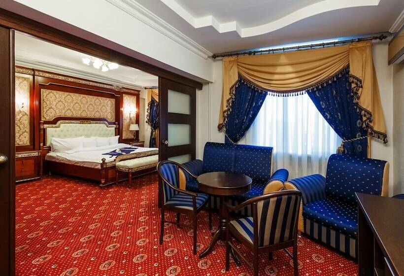 جناح, Moscow Holiday Hotel